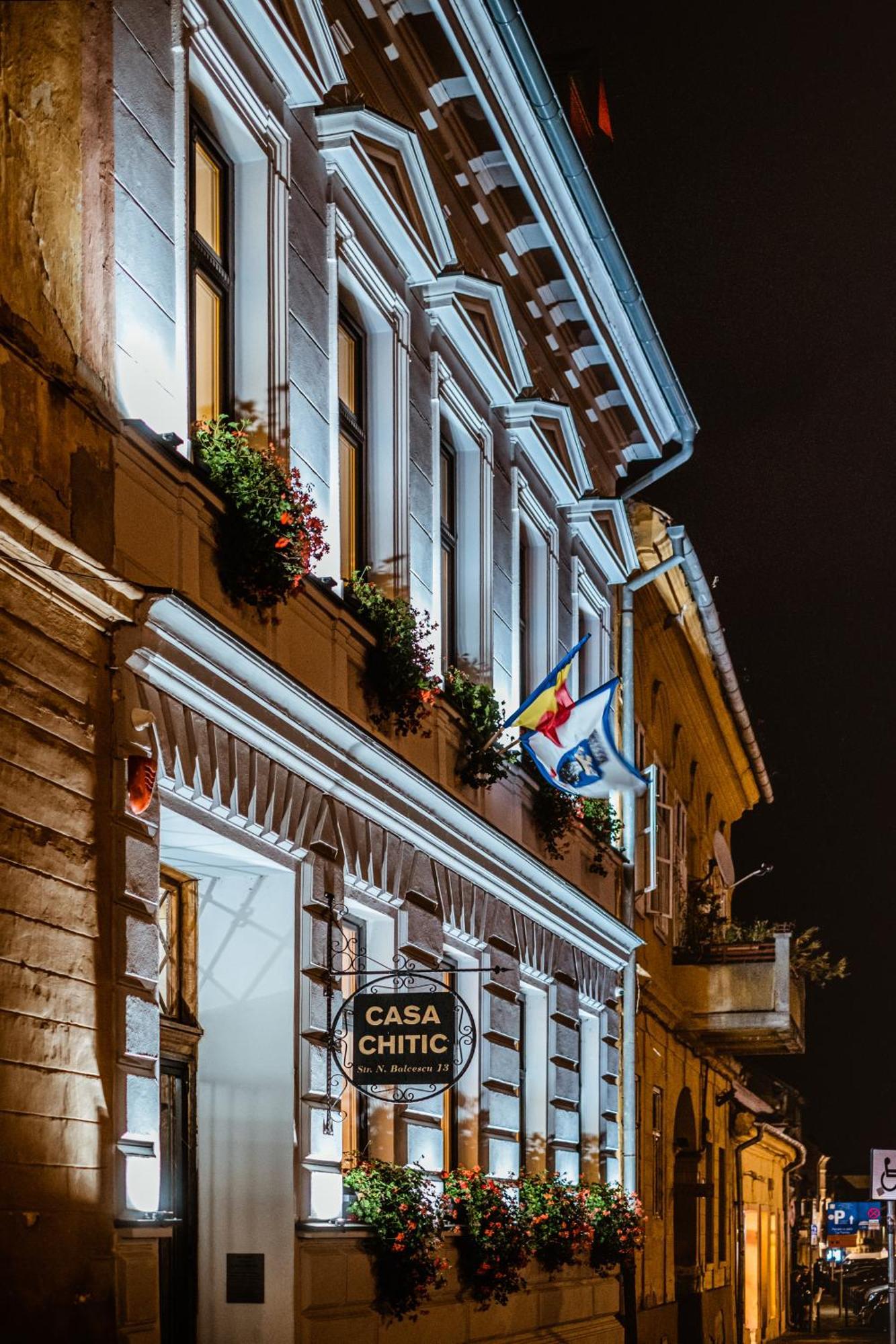 Casa Chitic - Hotel & Restaurant- Str Nicolae Balcescu 13 Брашов Экстерьер фото